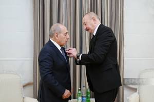 İlham Əliyev Yaqub Eyyubova "İstiqlal" ordenini təqdim edib - YENİLƏNİB Xəbər şəkili