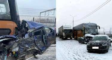 20-yə yaxın avtomobil zəncirvari qəza törətdi