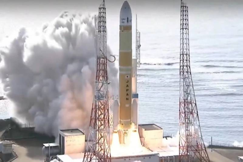 Yaponiya BKS üçün yük gəmisi daşıyan raketi uğurla orbitə çıxarıb