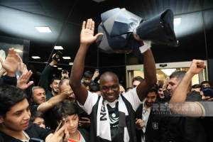 Vensan Abubakar "Neftçi" ilə müqavilə bağlamaq üçün Bakıya gəlib Xəbər şəkili