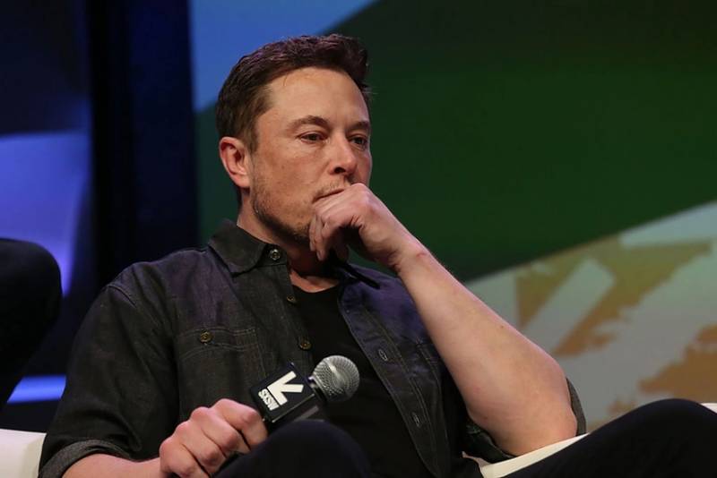 Mask "Tesla"dan gedə bilər