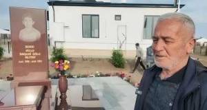 Şəhid oğlunu oynadığı ağacın altında dəfn etdi - VİDEO  Xəbər şəkili