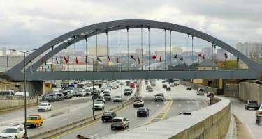 Özünü körpüdən atdı