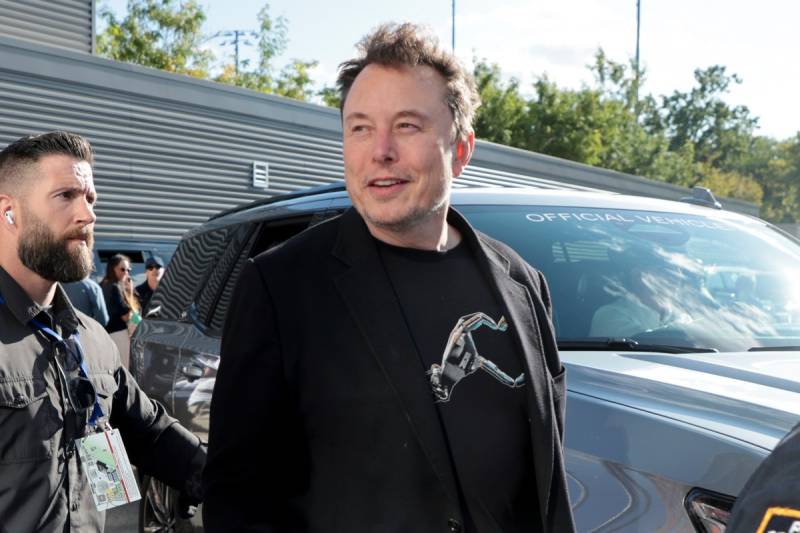 İlon Maskın “Robot Ordusu” Narahatlığı: Tesla Rekord Satışlara Baxmayaraq Niyə Gəlir İtirdi?