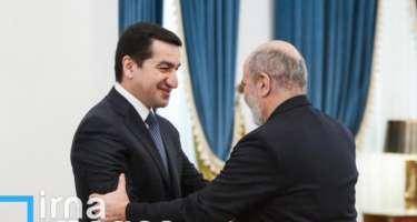 Hikmət Hacıyev Əhmədianla siyasi məsələləri müzakirə etdi