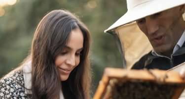 Leyla Əliyeva “Gənc arıçı” iştirakçısı ilə görüşdü