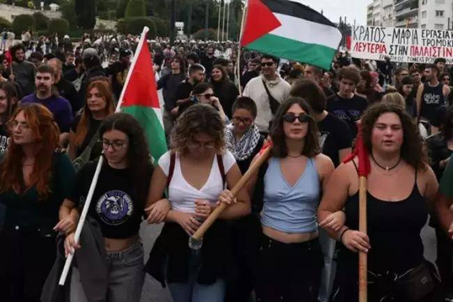 Qonşu Yunanıstanda vəziyyət gərgin: İşçilər və dövlət qulluqçuları 24 saatlıq ümumi tətilə çıxdı