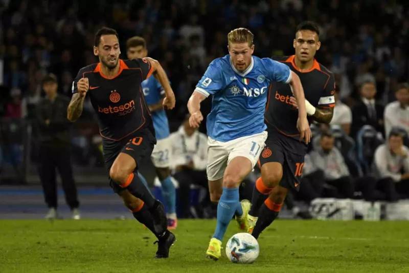 Napoli İtaliya A Seriyasında İnteri 3-1 Məğlub Edərək Liderliyə Yüksəldi