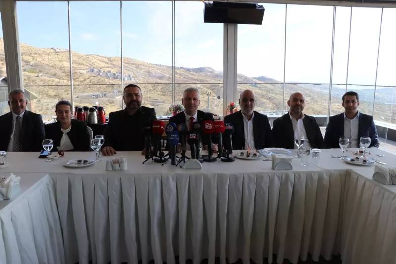 Prezident Müşaviri Oktay Saral Elazığda Jurnalistlərlə Görüşdü: Qəzzada Vəhşət İki İldir Davam Edir