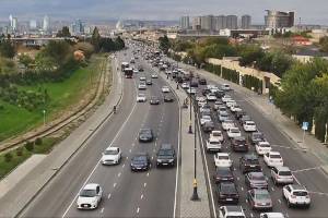 Bakının bir sıra yollarında nəqliyyatın sıxlığı yaranıb Xəbər şəkili
