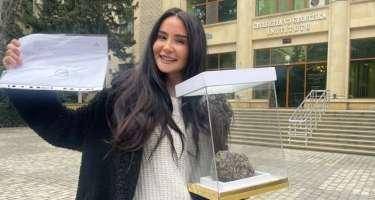 Leyla Mustafayevanın həyətinə düşən daşın nə olduğu bilindi - FOTO