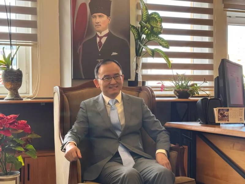 Çin Səfiri Ankarada tələbələrlə türk nəğməsi oxudu - Ayrancı Liseyində Təhsil Əlaqələri Möhkəmləndirilir Xəbər şəkili