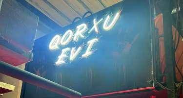 Bakıda qızlar qorxu evində xəsarət aldı