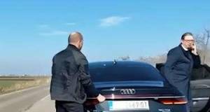 Serbiya Prezidentinin avtomobilinin təkəri partladı -VİDEO Xəbər şəkili