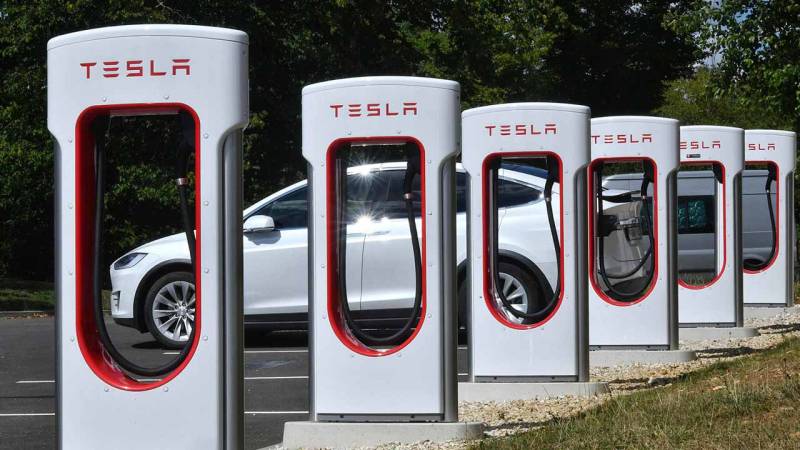 Tesla Türkiyədə Şarj Şəbəkəsini Genişləndirir: 4 Yeni Supercharger Stansiyası Açılacaq