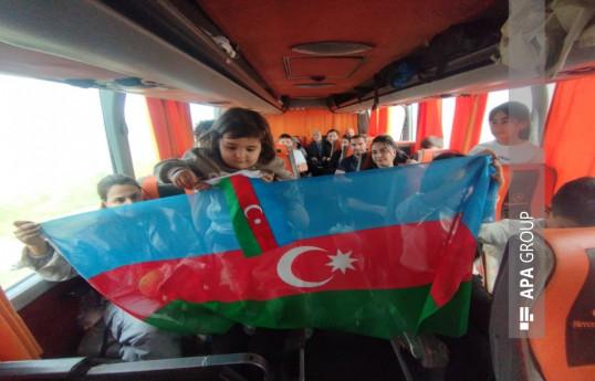 Xocalının Təzəbinə və Şuşakənd kəndlərinə növbəti köç karvanı yola düşüb Xəbər şəkili