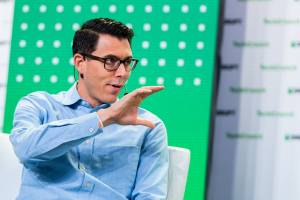 Rivian CEO-su RJ Skarinqe Şirkəti Yenidən Qurur: Marketinqə Rəhbərlik Edir, 600-dən Çox İşçini İxtisar Edir Xəbər şəkili