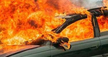 Bakıda avtomobil yandı