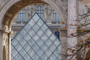 Luvrdakı soyğunu yüzdən çox müstəntiq araşdırır