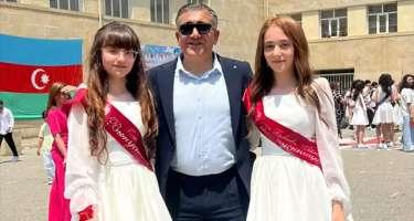 Aktyorun hər iki qızı tələbə oldu
