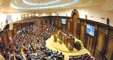 Ermənistan parlamenti qarışdı - “Türk oğlu”