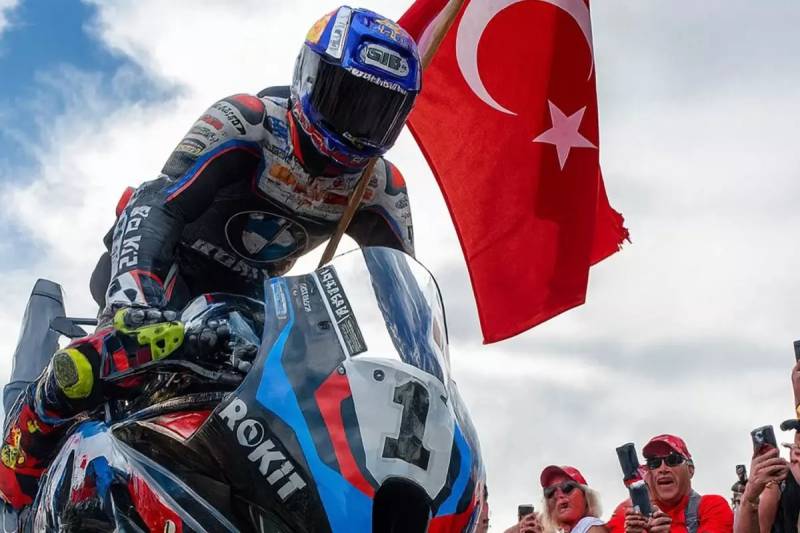 Milli İdmançı Toprak Razqatlıoğlu 2025 Dünya Superbike Çempionatında Üçüncü Dəfə Qızıl Medal Qazandı