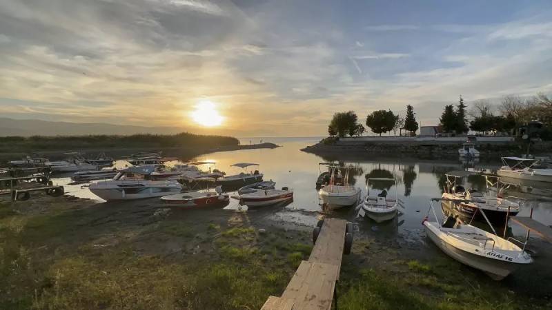 Türkiyənin Ən Böyük Şirin Su Ehtiyatı Təhlükədə - İznik Gölündə 350 Metrlik Su Çəkilməsi Xəbər şəkili