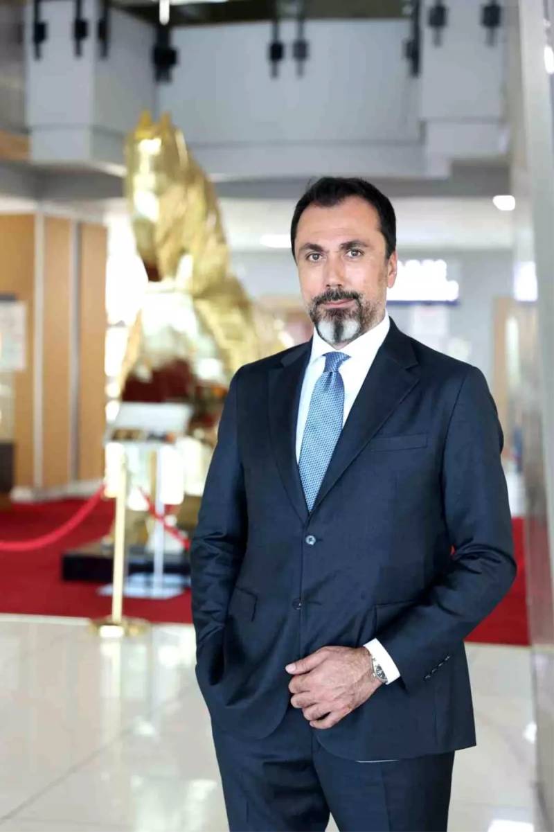 Qızıl Bazarda Kəskin Dəyişiklik: 4320 Dollarlıq Zirvədən Sonra 6% Eniş Və Ekspert Şərhi Xəbər şəkili