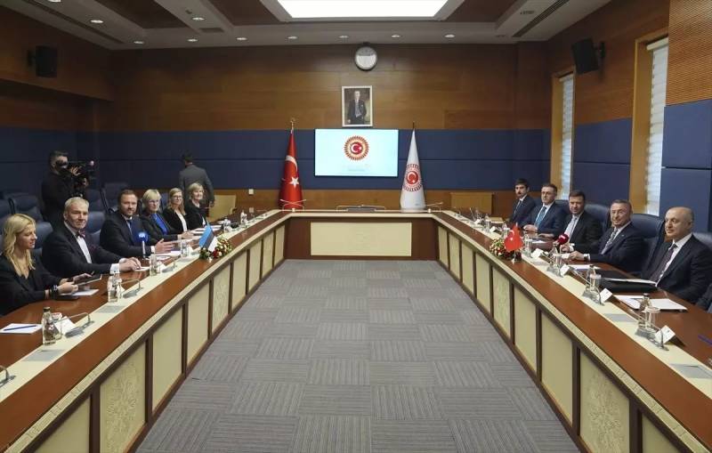 Türkiyə və Estoniya Əlaqələri Möhkəmlənir: Müdafiə Sənayesi və Qəzza Məsələsi Danışıldı