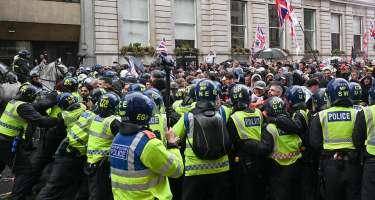 Londonda əhali küçəyə axışdı, həbs olunanlar var