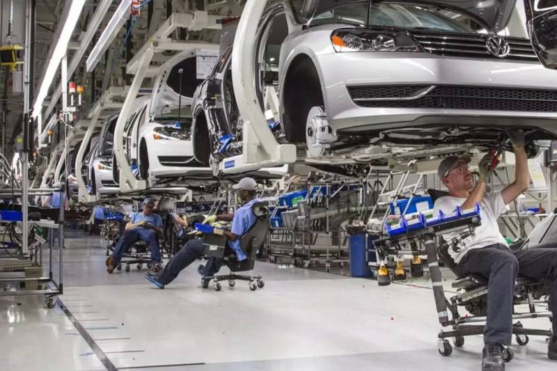 Çip böhranı nəticəsində: Volkswagen Golf və Tiguan modellərinin istehsalını müvəqqəti dayandırır