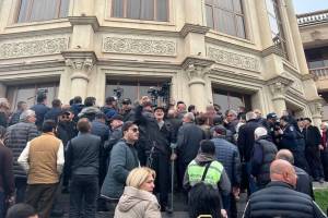 Gümrüdə meriya qarşısında keçirilən aksiyadan sonra 37 nəfər saxlanılıb Xəbər şəkili