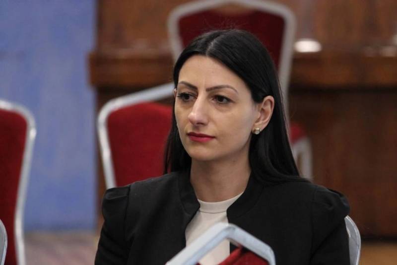 Ermənistanda ombudsmana qarşı araşdırmalara başlanılıb