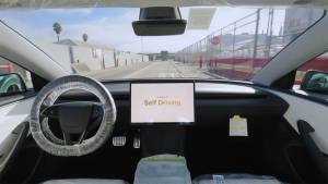 Yuxuya gedən "Tesla" sürücüsü polisin maşınını vurdu - Qəzaya görə "Avtopilot"u günahlandırır Xəbər şəkili