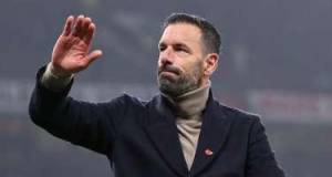 Nistelroy istefaya göndərilir