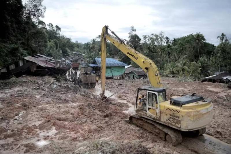 İndoneziyanın Sumatra Adasında Sel Və Torpaq Sürüşmələri: 303 Ölüm, 279 İtkin Xəbər şəkili