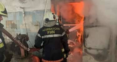 Bakıda binada yanğın oldu, tüstüdən zəhərlənən var