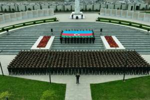 Polis Akademiyasının kursantları "Zəfər təntənəsi" kompozisiyasını təqdim ediblər