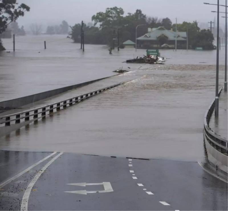 Avstraliyanın Şimalını Vuran Güclü Fina Tropik Siklonu: Minlərlə Ev İşıqsız Qaldı