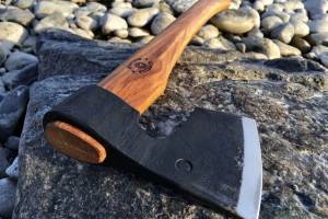 Qubada qohumu 34 yaşlı kişiyə balta ilə xəsarət yetirib