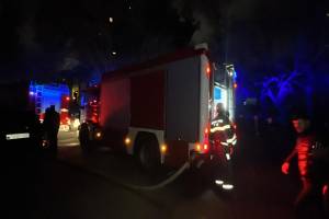 Bakıda yaşayış binasında baş verən yanğın məhdudlaşdırılıb - FOTO - VİDEO - YENİLƏNİB-1