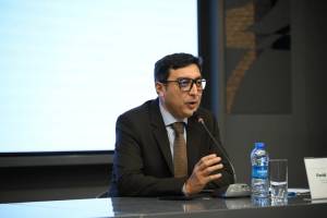 Fərid Qayıbov ötən ay beynəlxalq yarışlarda yüksək nəticələr əldə etmiş idmançılarla görüşüb