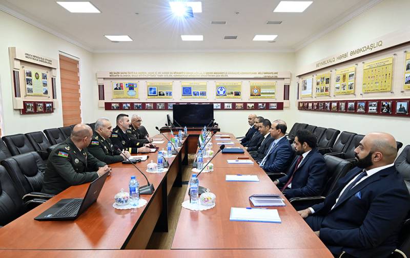 Azərbaycan-BƏƏ hərbi əməkdaşlıq və perspektivləri müzakirə edib