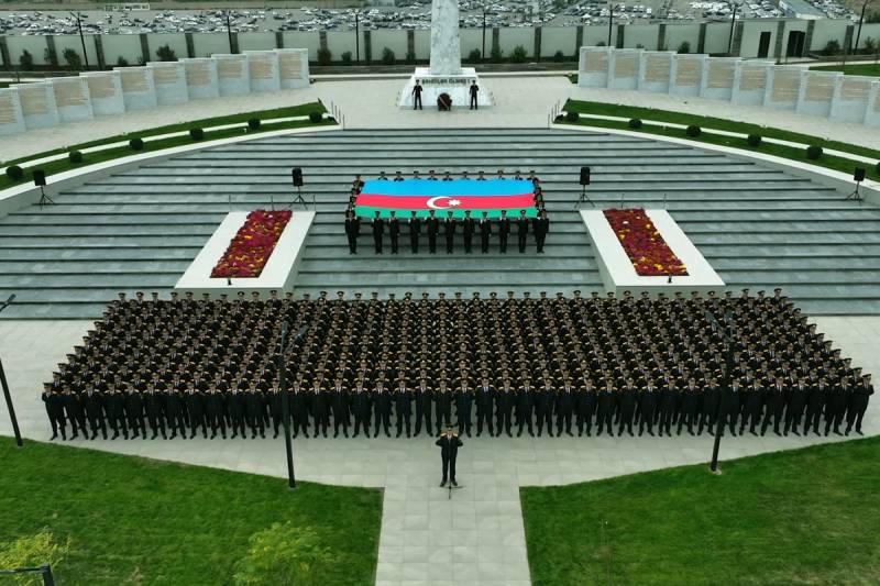 Polis Akademiyasında “Zəfər təntənəsi” adlı kompozisiya təqdim edilib - VİDEO