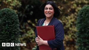 Britaniyada Qanuni Miqrantlar Üçün Daimi Yaşayış İcazəsi Gözləmə Müddəti 20 İlə Qədər Uzadılır