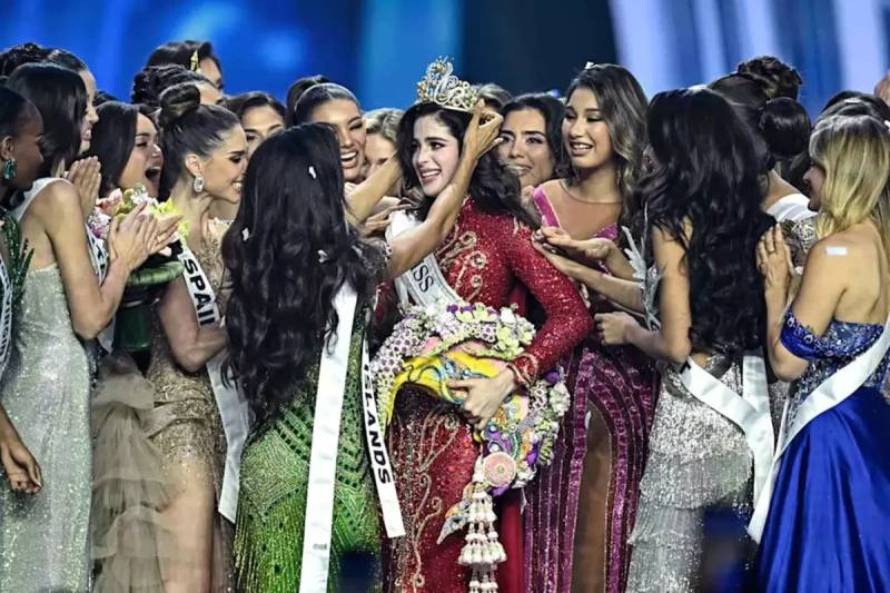 "Miss Universe 2025": Münsiflər Heyətinin İsteifası, Meksikalı Qalibin Şübhəli Tacı və Türk Təmsilçisinə Qarşı Ədalətsizlik İddiaları