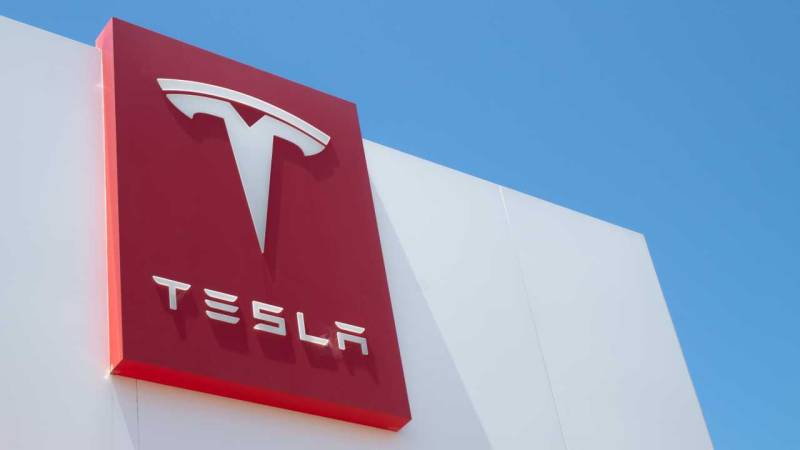 Tesla Avropa Bazarında Ciddi Geriləyir: Çin Brendləri Rekord Satışlara Nail Olur