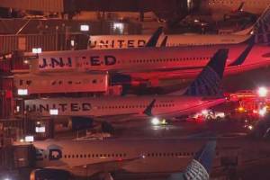 ABŞ-də hava limanında nəqliyyat vasitəsi ilə terminal toqquşub, xəsarət alanlar var Xəbər şəkili