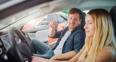 Ər-arvad bir-birinin maşınını idarə edə bilər? - RƏSMİ