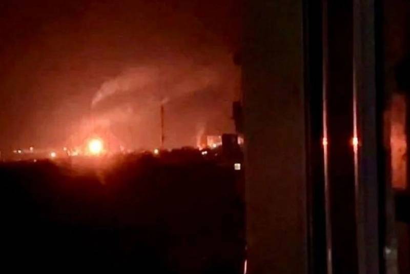 Ukrayna Saratov neft emalı zavoduna və Krımdakı dəniz neft terminalına zərbələr endirib